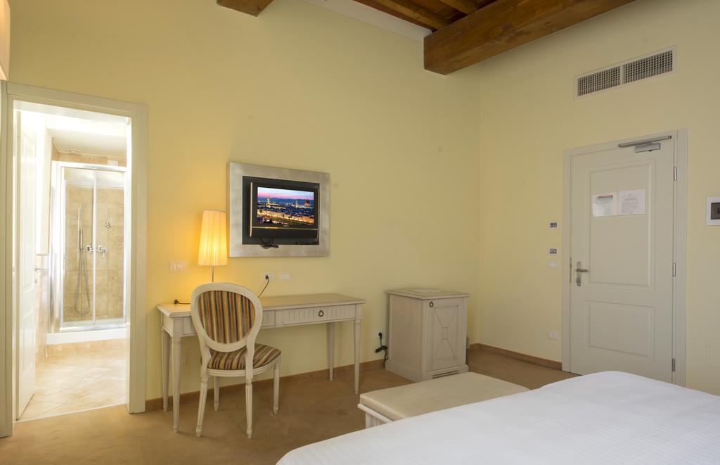 Lhp Hotel