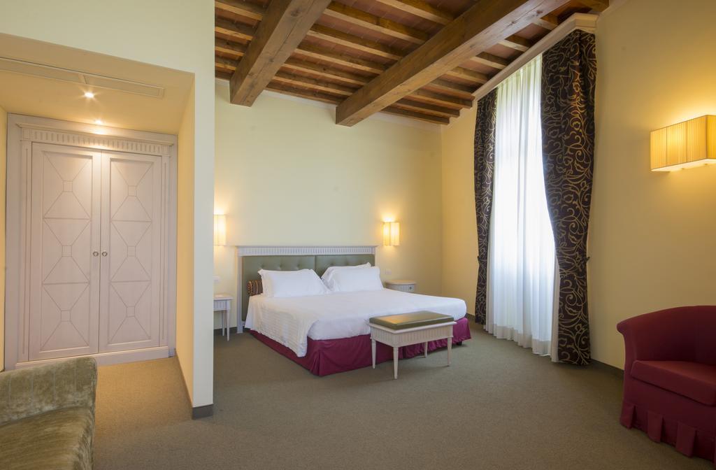 Lhp Hotel