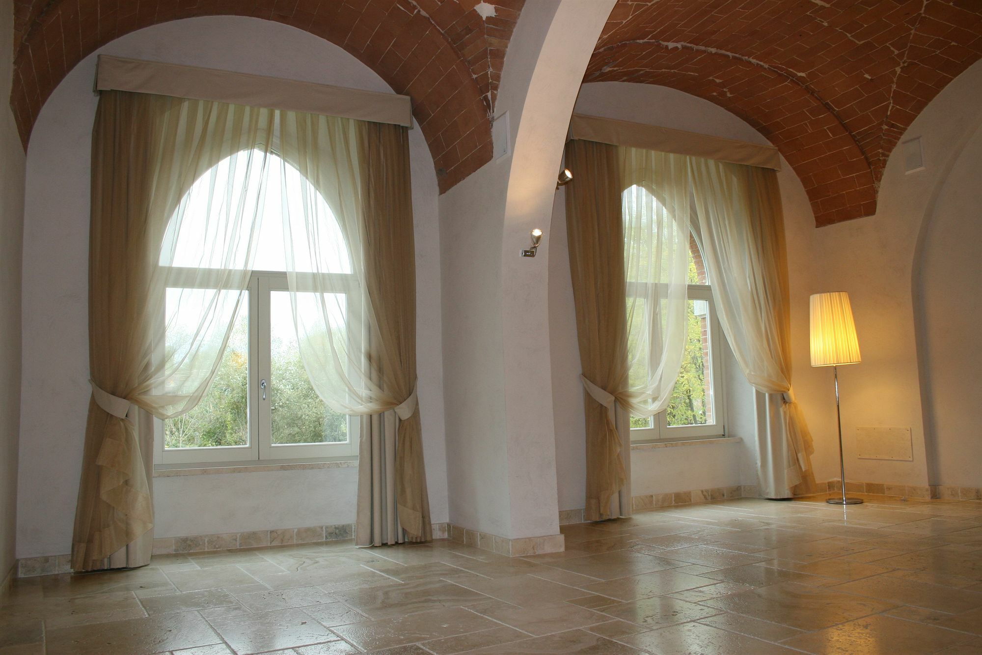 Lhp Hotel