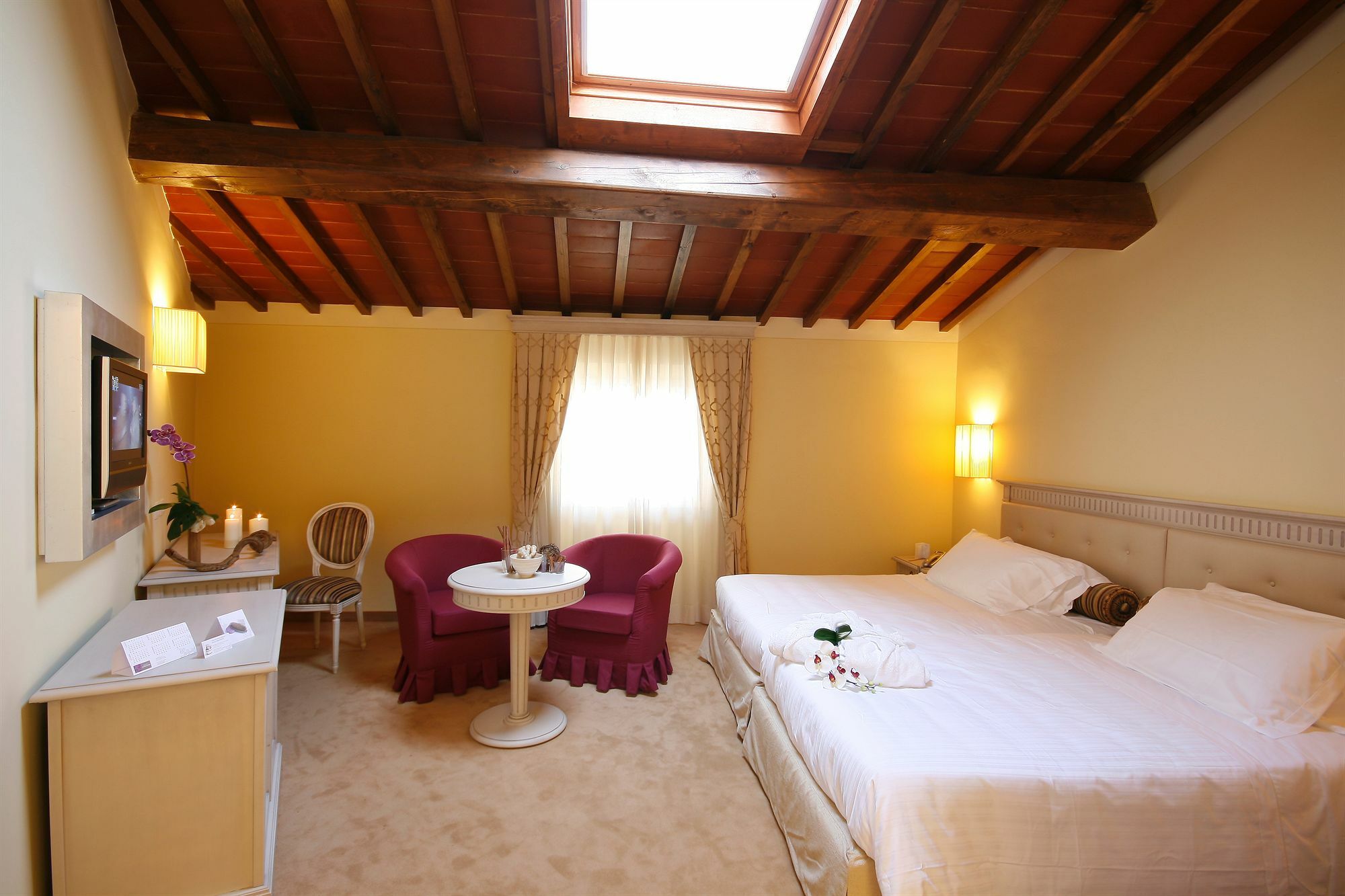 Lhp Hotel